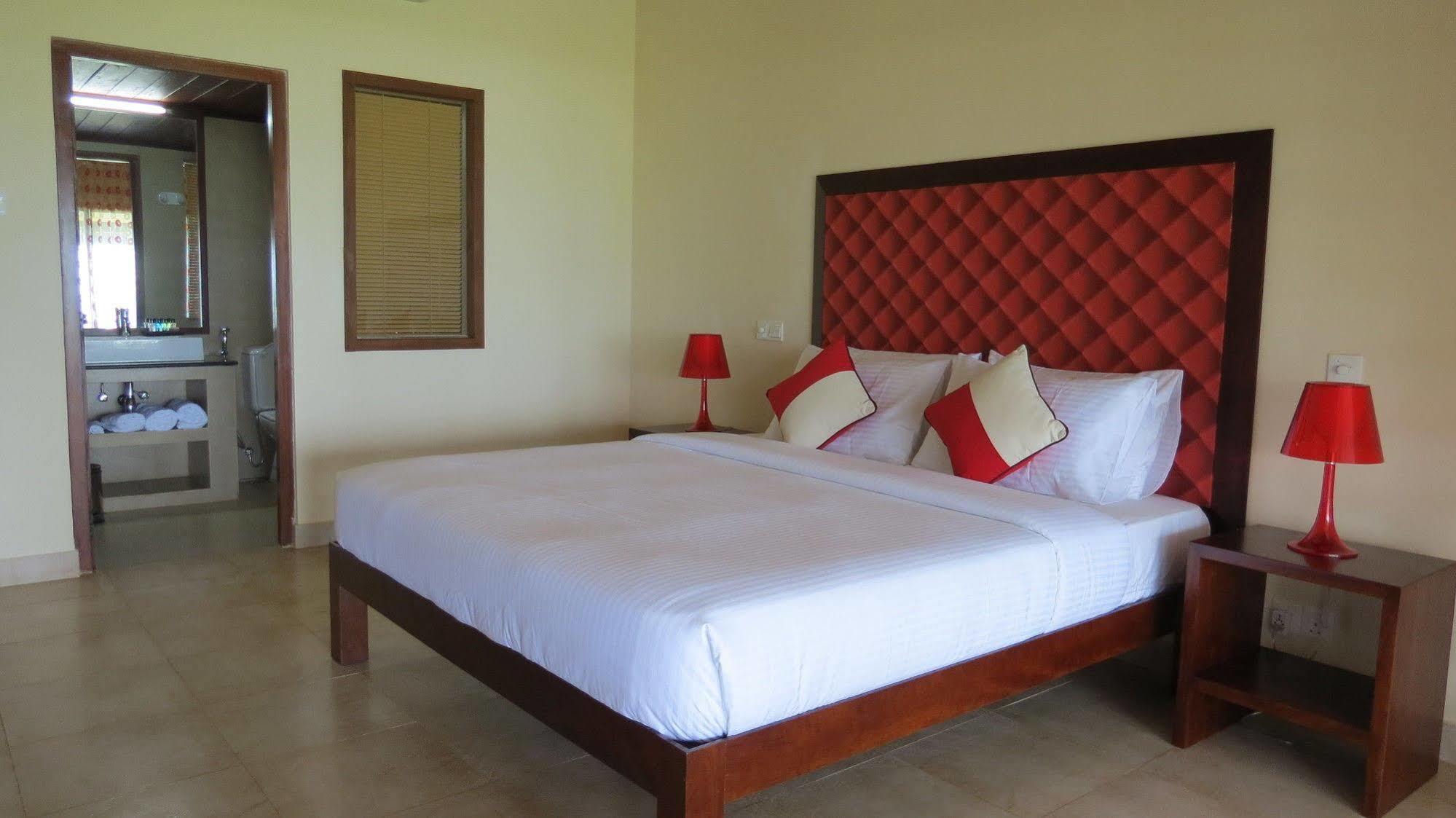 Maresia Beach Villa Ваддува Экстерьер фото